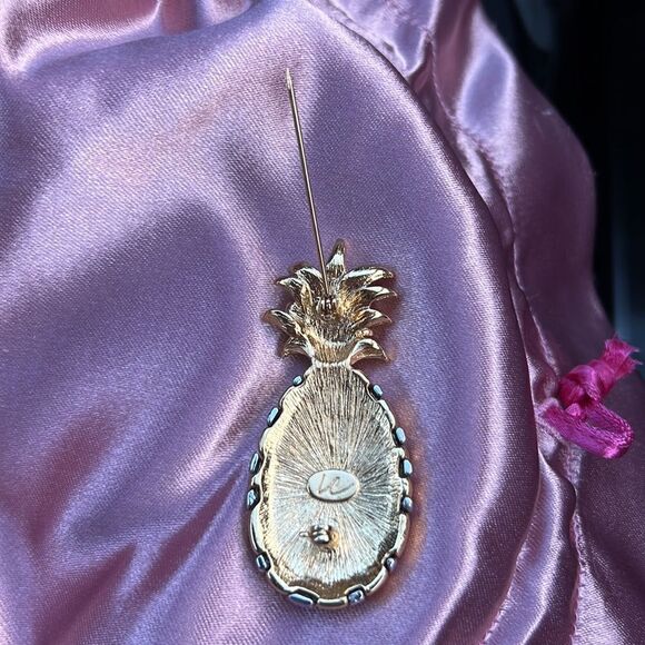 Liz Claiborne Gold & Silver Tone Pineapple Brooch - Picture 5 of 5